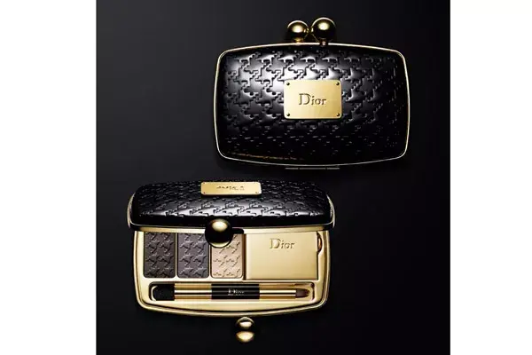 Dior presenta el Dior Minaudière, un original estuche de maquillaje de edición limitada con forma de clutch, con tres sombras y dos glosses ($350)