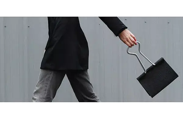 ¿Quién no conoce estos clips? Ahora están en forma de cartera, ¿la tendrías?