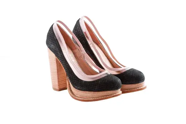 Zapatos con punta redonda  (Valdez, $1690)