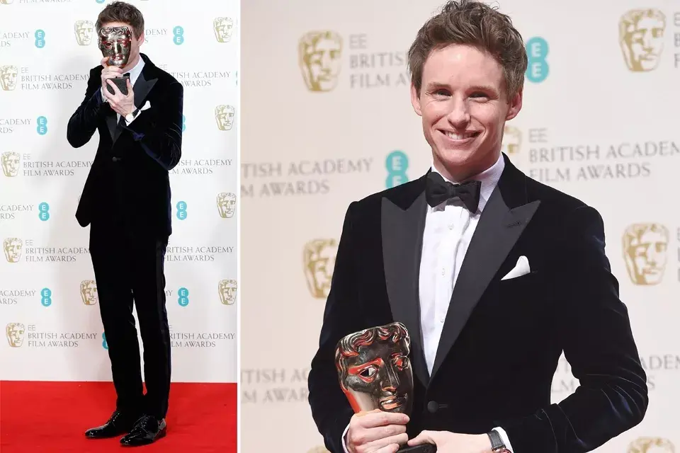 Eddie Redmayne viene arrasando con los premios gracias a su actuación en La teoría del todo. Con este traje de terciopelo azul oscuro nos demuestra que no tiene miedo de asumir riesgos en su carrera ni en su vestuario