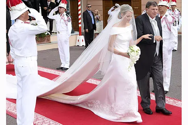 Charlene Wittstock lució impecable con su vestido de novia diseñado por Giorgio Armani