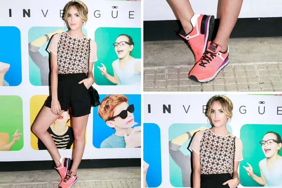 Sigue el sporty chic y Emilia Claudeville es la prueba viviente de esto. La modelo lució una blusa estampada, maxi shorts y zapatillas deportivas