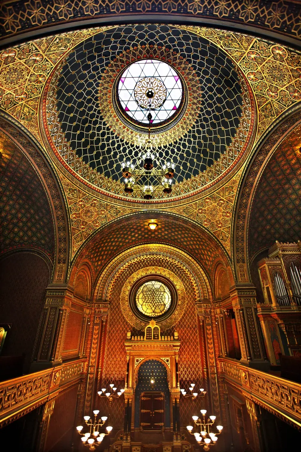 La sinagoga Española, del siglo XIX, con sus detalles moriscos