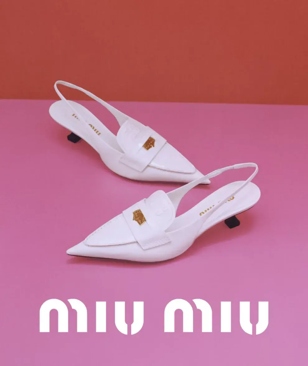 Miu Miu puso monedas en su nuevo modelo de mocasines