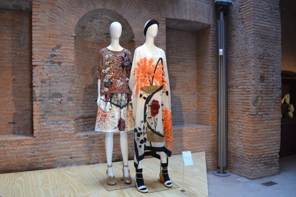 Vestidos Antonio Marras Colección archivo 2014, vestidos bordados a mano con motivos florales.