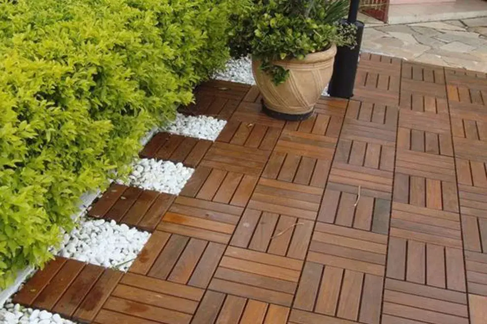 Deck de madera ecológica para el patio