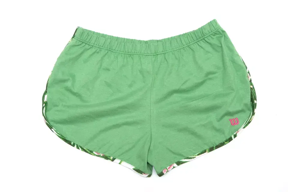 Short deportivo con bordes estampados (Wilson, $249)