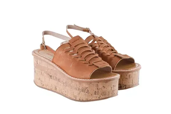Sandalias con suela de corcho (Natacha, $990)