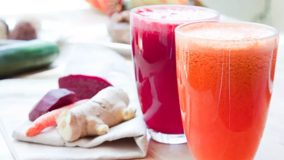 Los jugos detox con frutas y vegetales ayudan a poner el cuerpo a punto