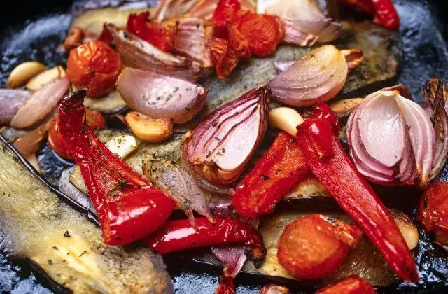 ¿Fuiste a un asado de vegetales? Casi todo se puede tirar a la parrilla