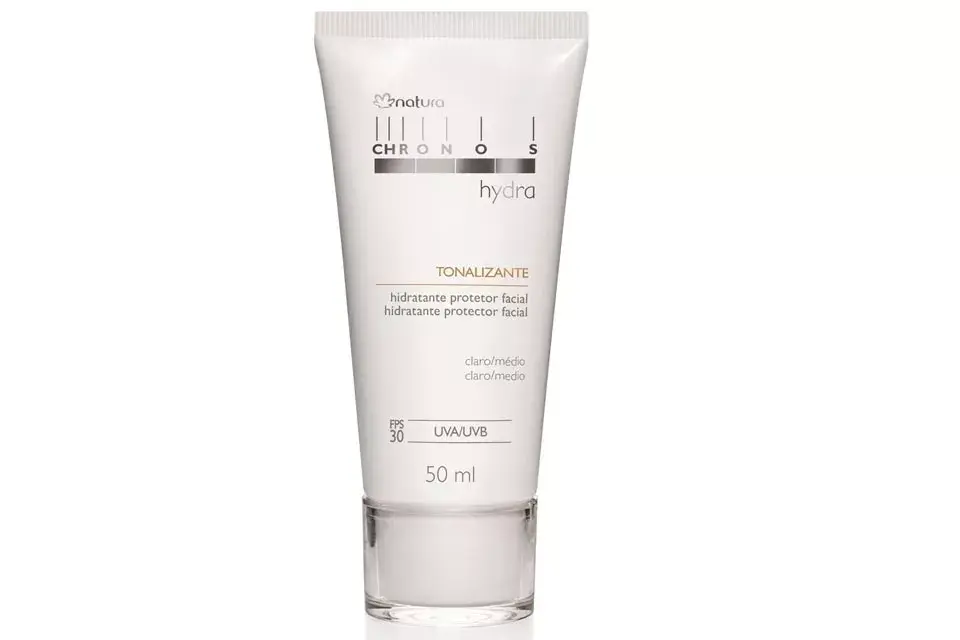 Chronos hydra tonalizante. Uniformiza el tono de la piel, disimula imperfecciones y previene el envejecimiento. Tiene FPS 30. ($214, Natura).