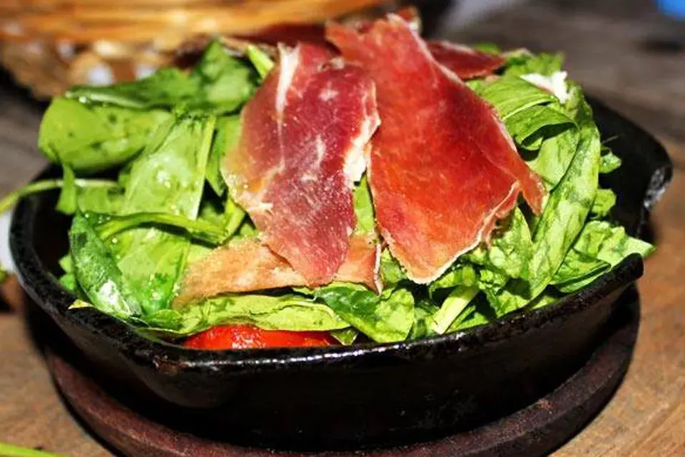 Hay varias sucurales, por eso tenés que estar atenta ya que la que ofrece cocina cuidadosa