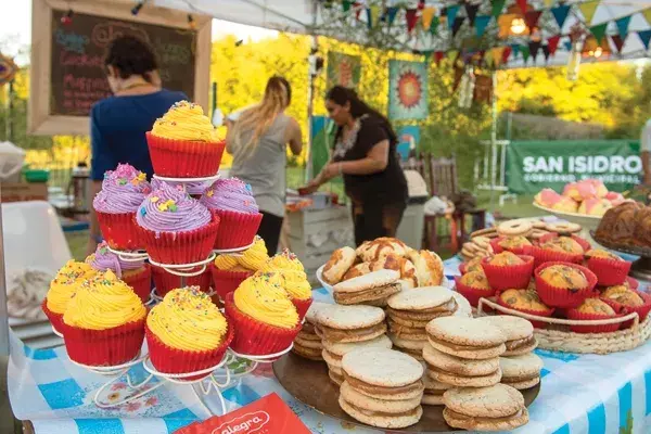 Te recomendamos que vayas de tour por tu ciudad probando nuevos sabores