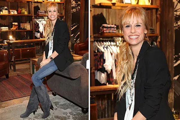 Con un look tranqui y muy ponible, Mariana Fabbiani estuvo en la inauguración de la boutique Loft en Palermo; ¡divinas las botas de caña alta con flecos!