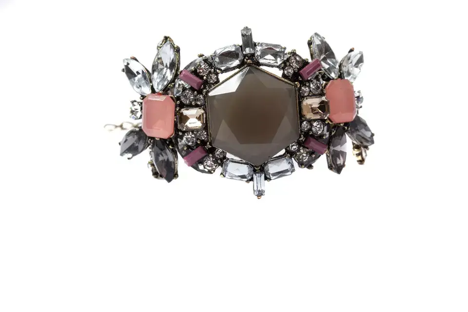 Pulsera (Luna Garzón, $690)