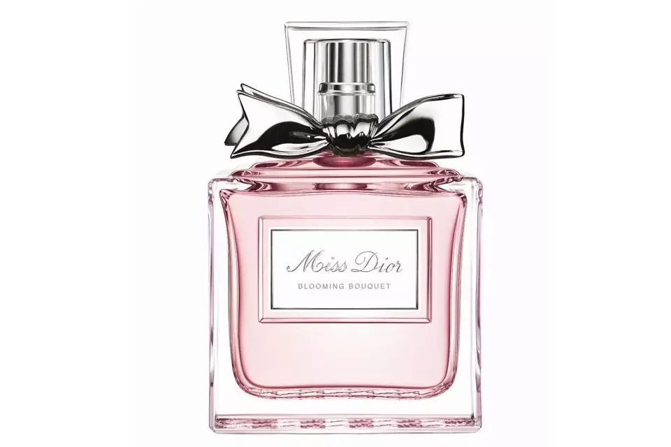 Sutileza, delicadeza y aroma floral, ideal para mujeres elegantes. (Miss Dior Blooming Bouquet, $978 x 100 ml)