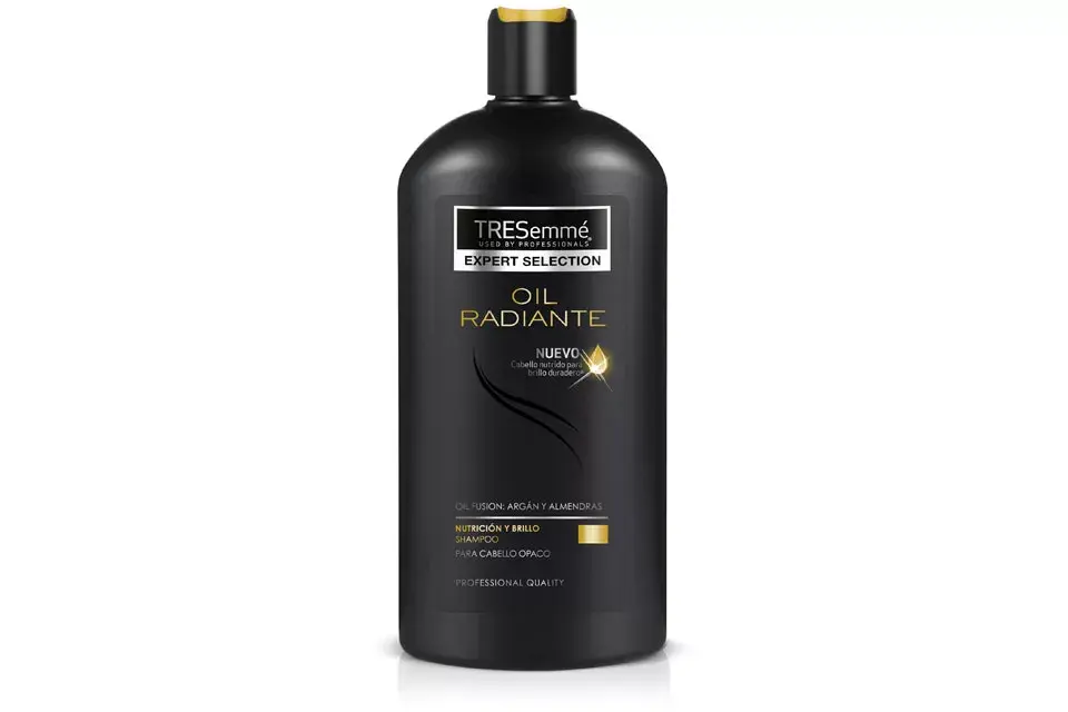 Shampoo con extractos de Argán y almendras. Para un cabello nutrido con un brillo duradero y fresco aroma por más tiempo. (TRESemmé, $86,27)
