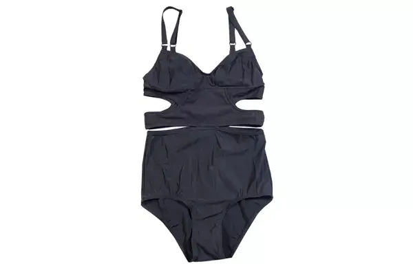 Traje de baño con recortes (Adidas by Stella McCartney, $549)