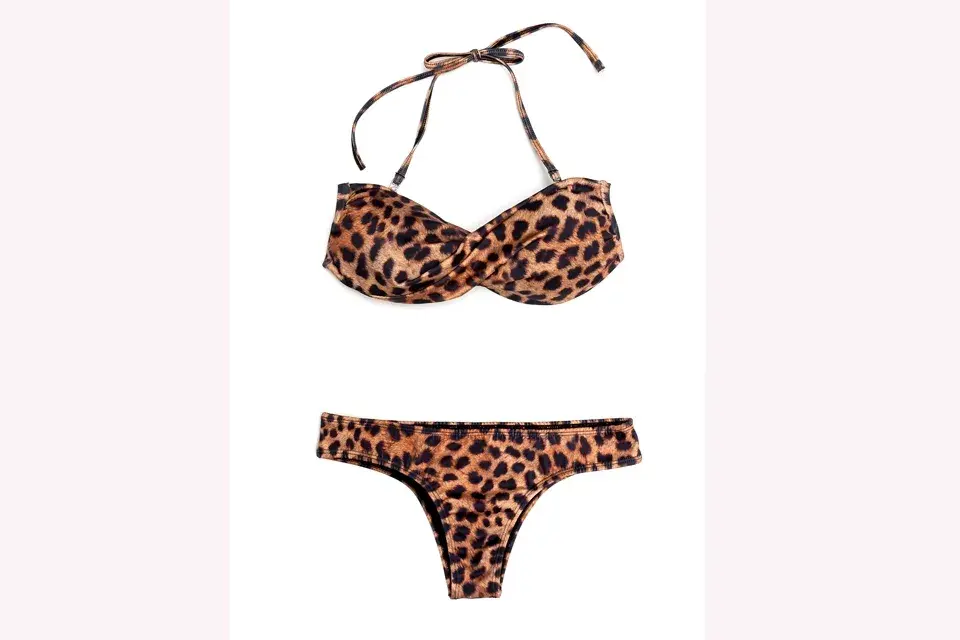 Bikini animal print con bandeau torzado Sweet Lady, $339