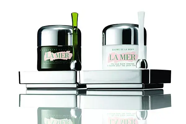 La Mer lanzó una edición de bálsamo intenso para ojos y el concentrado para ojos que restablece la claridad y el aspecto de juventud ($1000)