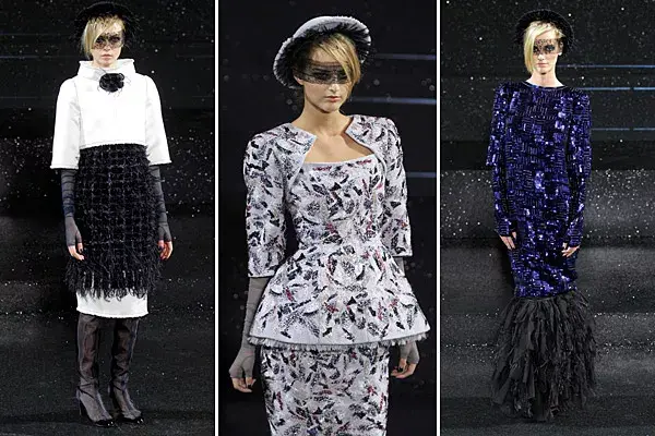 Con una puesta en escena que recreó la Place Vendôme, Chanel presentó una colección bastante oscura en la que no faltaron los típicos trajecitos de tweed