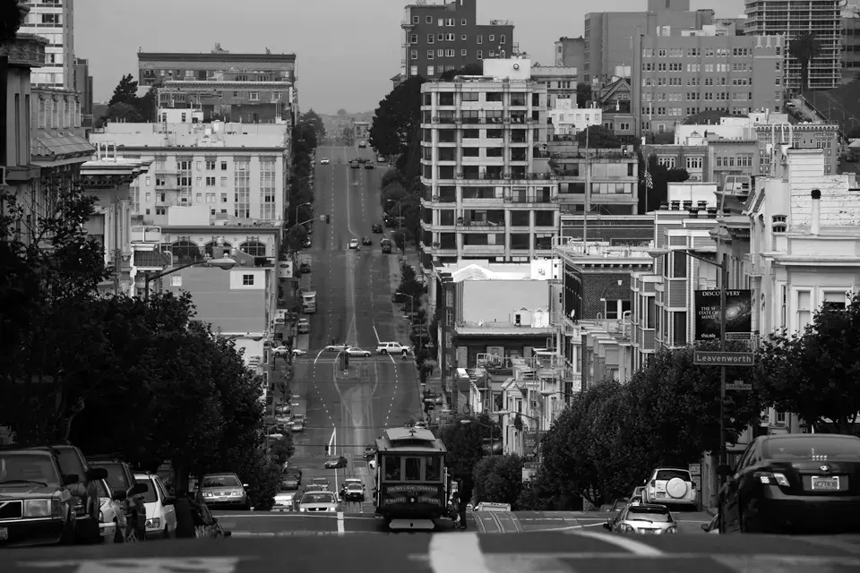 Una tipica vista de la ciudad con sus tranvías