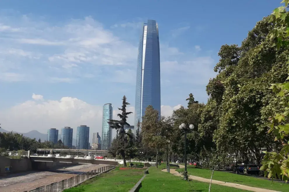 En la torre de Cencosud, una de las más altas de Sudamérica - y en una zona sísmica - queda el shopping Costanera Center, en el barrio de Providencia