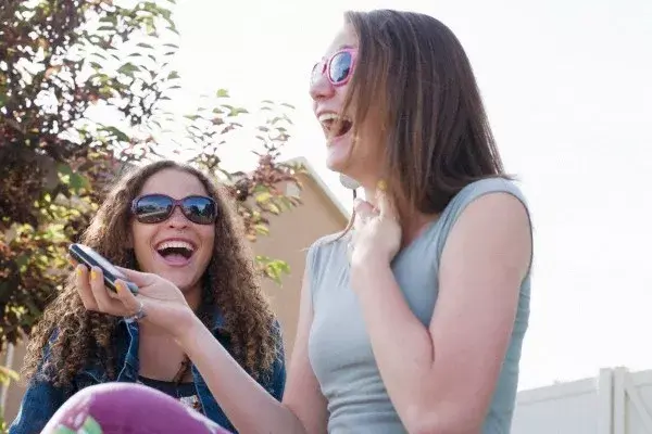 Divertite con estas aplicaciones para conocer gente nueva