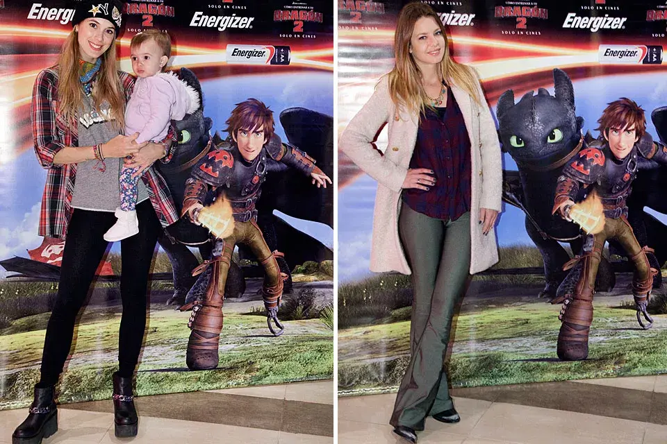 Chechu Bonelli y Geraldine Neumann fueron al estreno del Dragon 2 con estilos parecidos, con calzas y camisa escocesa. Bien cómodas para disfrutar de una salida en familia