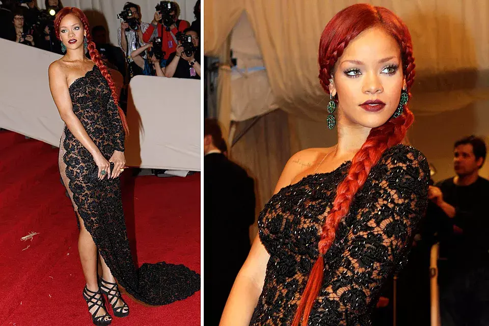 Rihanna eligió un vestido de encaje negro de Stella McCartney de una sola manga y se peinó con una larga trenza (¿se habrá inspirado en Rapunzel?)