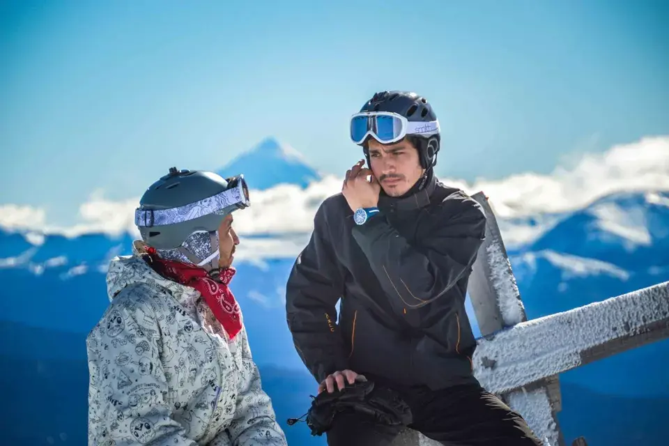 El Chino Darín viajó junto a un amigo al Cerro para disfrutar de una semana a pura nieve