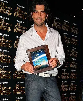 Juan Darthés fue al lanzamiento del libro de Alejandro Roemmers.