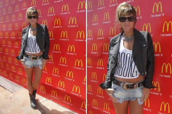 Gimena Accardi pasó por el parador de McDonald´s en CR, Pinamar, con un look muy rockero: campera negra, musculosa, short de jean, botas motoqueras y lentes de sol