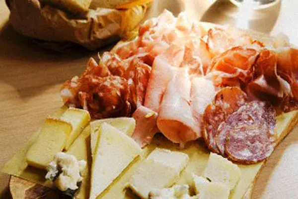 En Spangher podés comer una de las mejores picadas de Buenos Aires