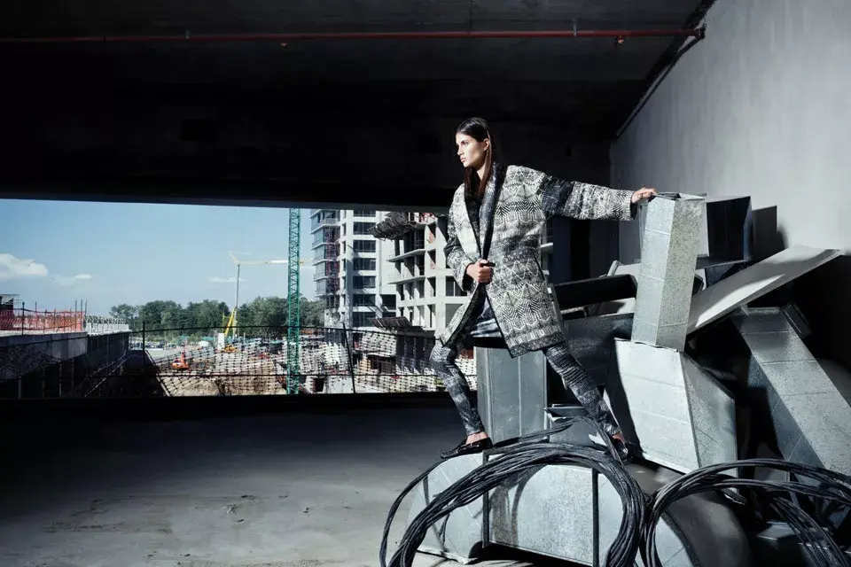 Tapado, vestidos y leggings /Tramando), mocasines, (Mishka), anillos (Retro Boutique)