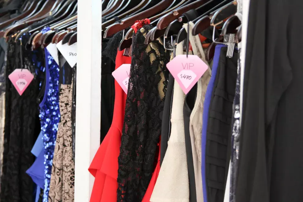 Conseguí vestidos de fiesta y ropa a la última moda