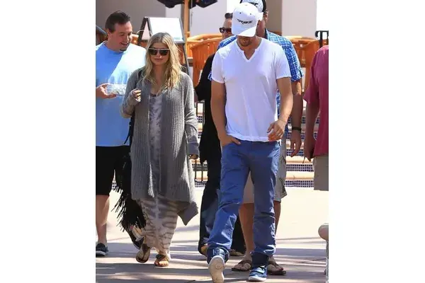 Fergie opta por vestidos largos y bien sueltos para sentirse cómoda