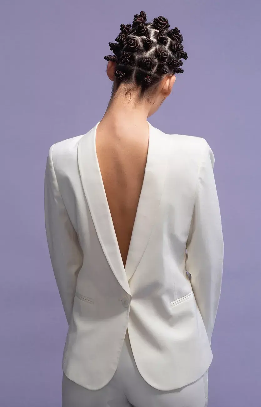 Traje de saco y pantalón (Giesso, $10.896 y $6986).