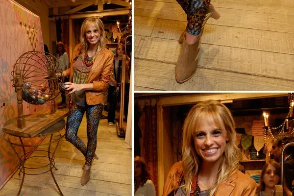 Mariana Fabbiani también pasó por la fiesta de Rapsodia con un look muy western: botitas cortas, leggings estampadas y camperita de cuero