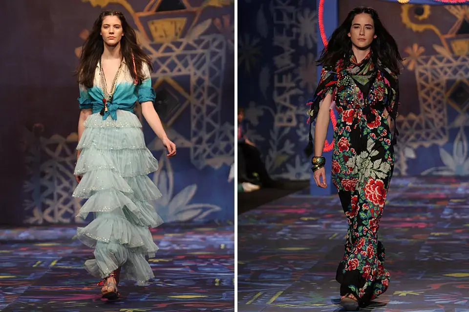 Camisas batik y vestidos con estampa con flores, en la pasarela de Rapsodia