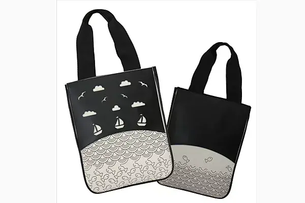 Carteras inspiradas en el mar (Pebeta Teta, $296)