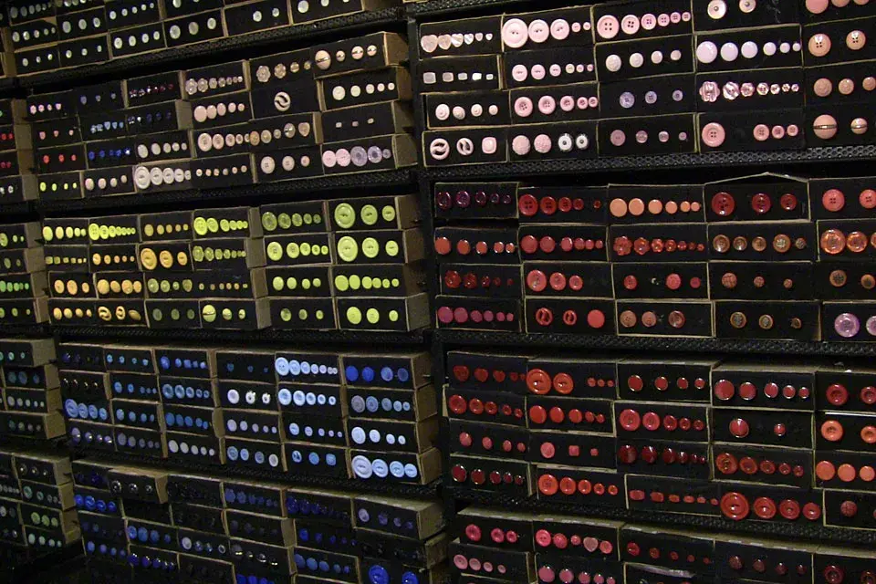 Una de las paredes, llena de botones