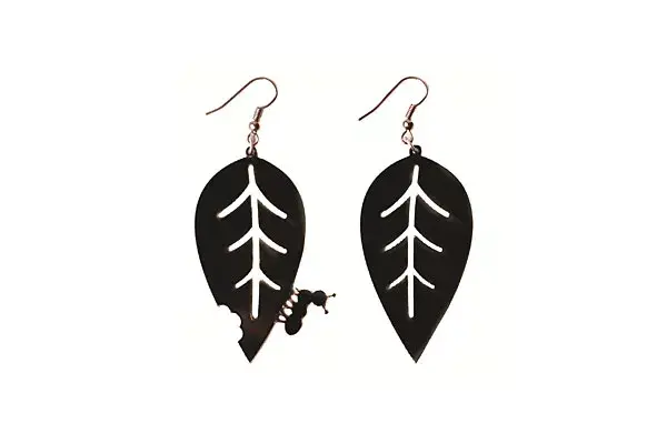 Aros de hojas para sumar un detalle (Trippin´Store, $67)