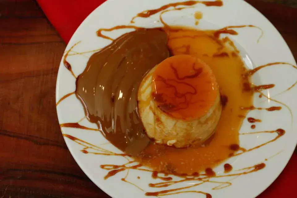 Flan con dulce de leche. Perón Perón.