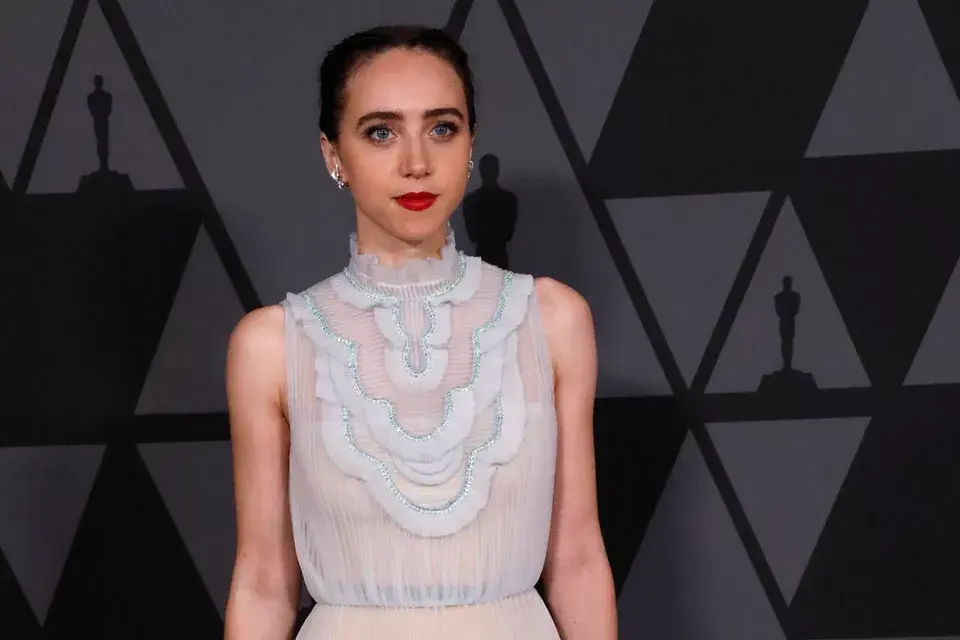 Zoe Kazan, torzadas y trenzas para un peinado exquisito