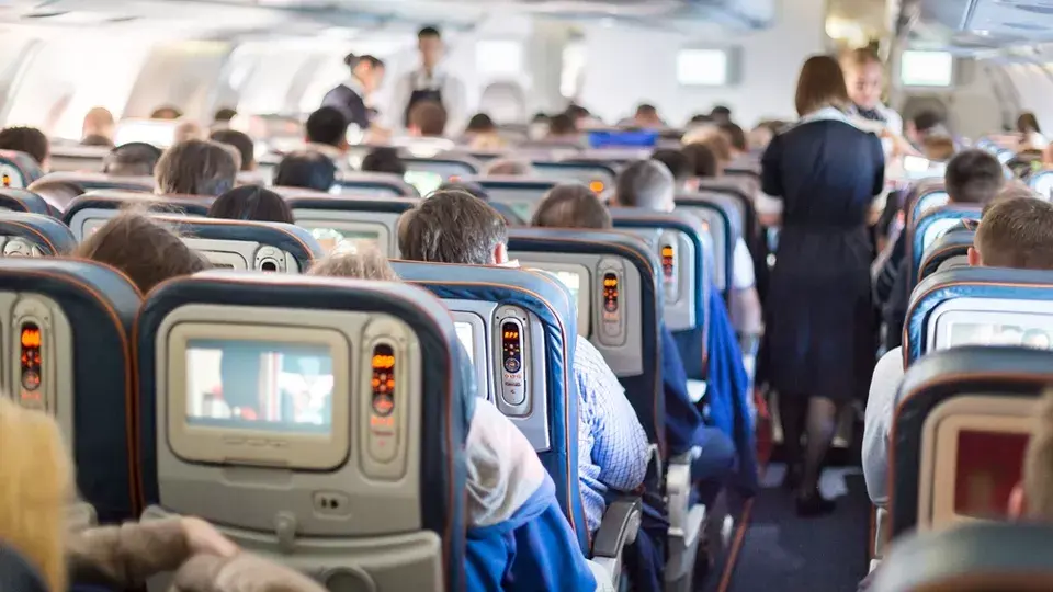 Comportarse a bordo puede resultar una obviedad para la mayoría, pero nunca faltan los pasajeros que no saben cómo hacerlo