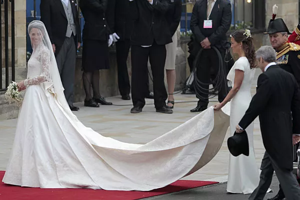 Kate, con un vestido de estilo romántico, que combina perfectamente tradición y modernidad