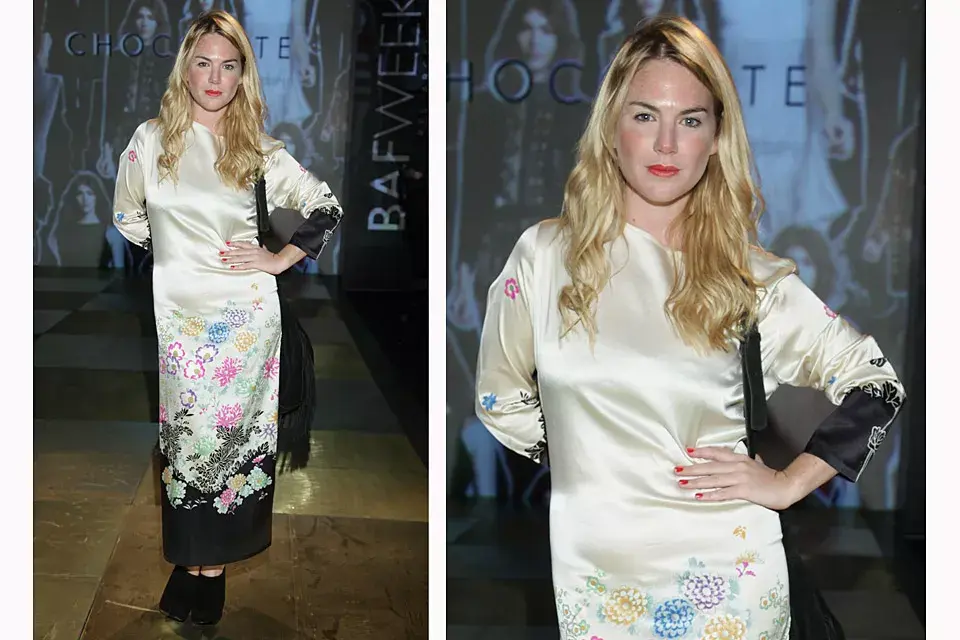 Muy elegante, Esmeralda Mitre eligió un vestido de seda con flores de estilo oriental para el desfile de Chocolate