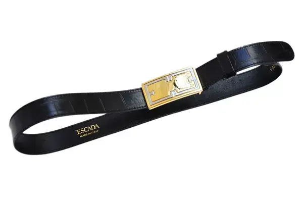 Si de accesorios se trata abundan los cintos, guantes, sombreros, relojes y todo tipo de anteojos