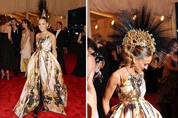 Sarah Jessica Parker eligió un vestido de Giles Deacon, con pollera con mucho volumen. ¡Nos encantó el peinado!